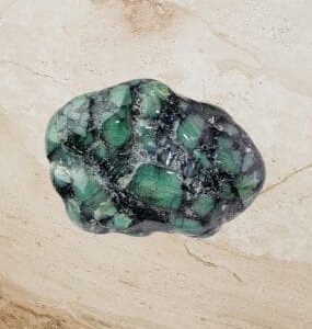 Esmeralda – A Pedra da Renovação e do Amor